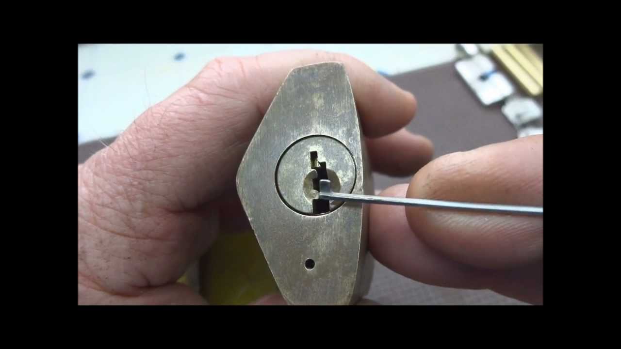 (175) EY Padlock – 5-Pins + 5-Dimples Picked Open (Thanks JMMURDY!!) – BosnianBill's LockLab