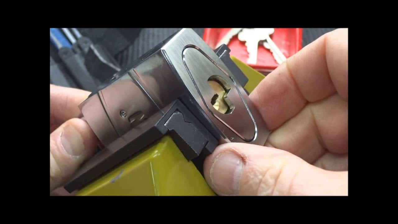 (262) Union Padlock Picked Open & Gutted – BosnianBill's LockLab
