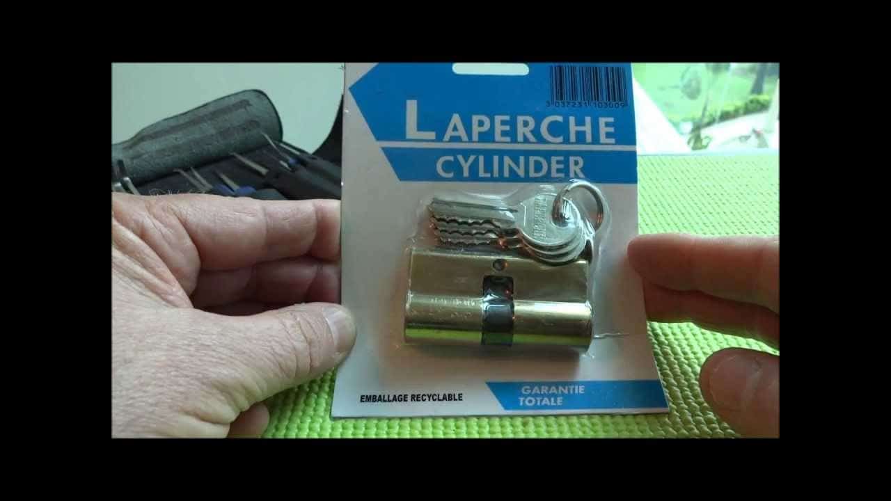 (294) La Perche (Chinese Knockoff) Euro Picked & Zipped Open – BosnianBill's LockLab