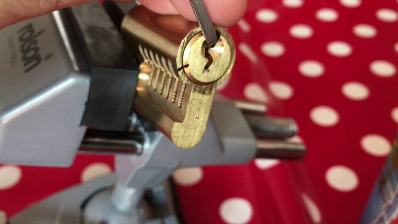 (033) Beginner focus on – Spool pins and picking spool