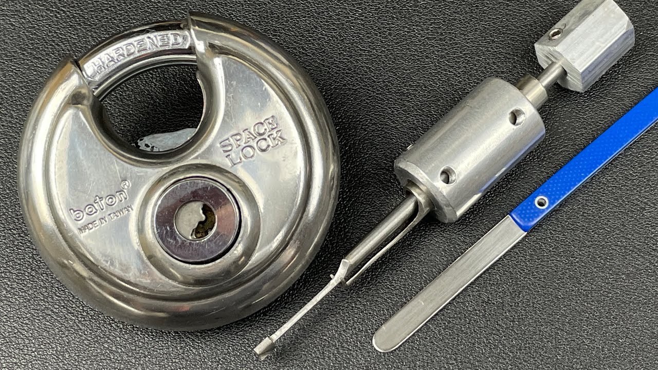 An unusual Baton Diskus with a Abloy Profile style keyway