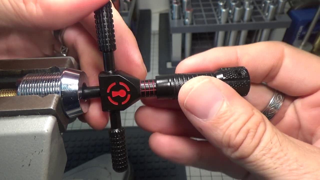 717 GANZUADO Y DESMONTAJE CILINDRO DE CAJERO AUTOMÁTICO, MARCA BATON