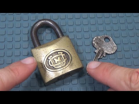 1109 ESPECTACULAR CANDADO VINTAGE ESPAÑOL, MARCA UCM (UNIÓN CERRAJERA DE