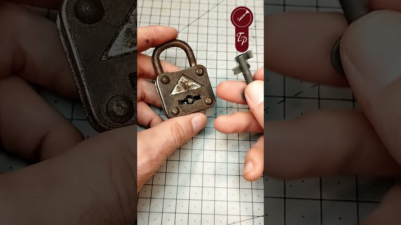 S085 CANDADO FRANCES DESCONOCIDO CON LLAVE DE DOBLE PALA sub eng #lockpicking #padlock #antiques