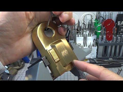 1201 OTRO ARTEFACTO POCO HABITUAL, ESCUDO JER DE POMO DESLIZANTE GANZUADO Y DESMONTADO eng sub