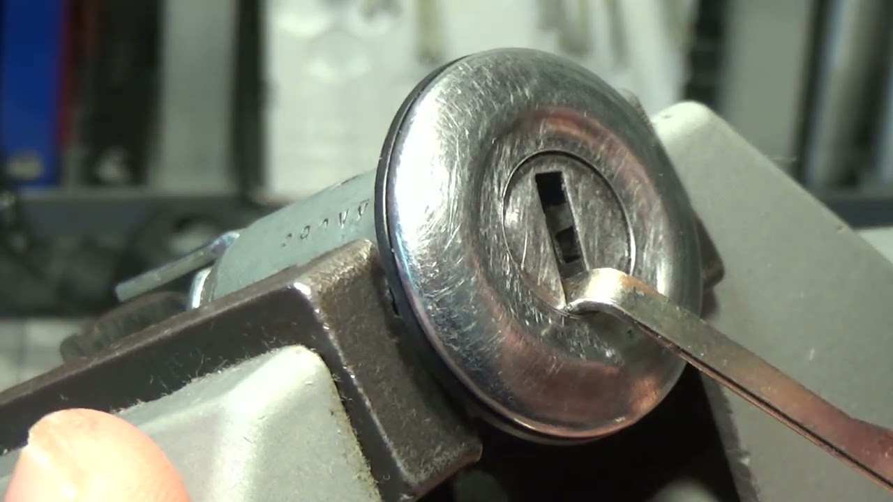 1227 PEUGEOT “RAPIDO” CERRADURAS DE GUANTERA Y DEPÓSITO GASOLINA GANZUADAS