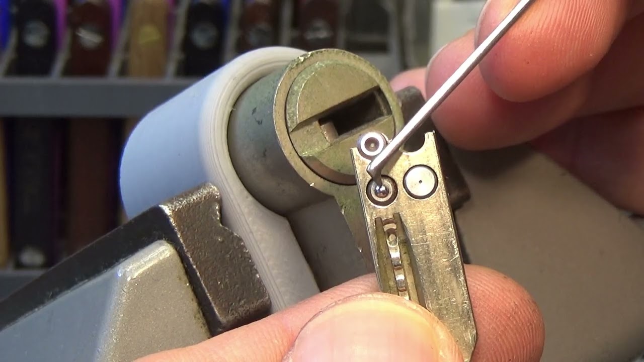 1247 CILINDRO MULTIPUNTO RAV BARIACH GANZUADO Y DESMONTADO  sub eng #lockpicking #ganzúas
